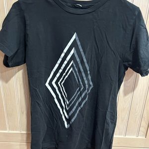 Men’s black graphic tee